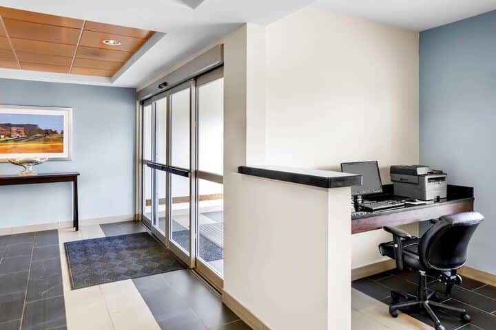 Business Center 41 of 45