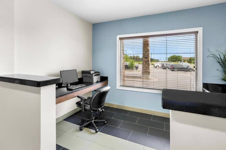 Business Center 42 of 45